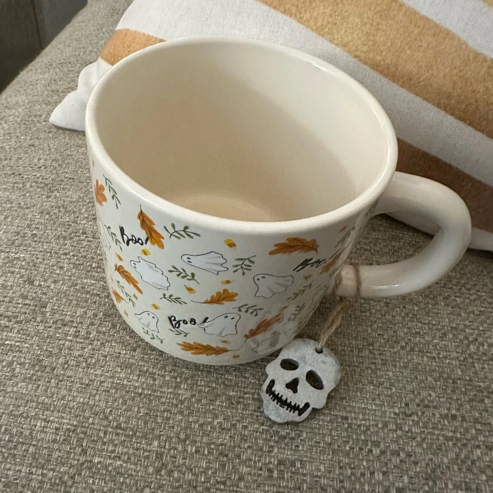 Halloween Ghost & Skull Mug NEW by Primo‎ Design. It has feet & skeleton charm.